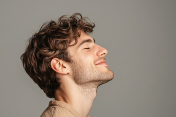 Obraz premium A close up of a man's face with his eyes closed