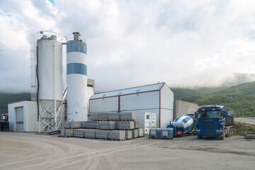 Zementwerk in Sorkjosen, Norwegen