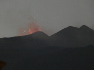 Etna en &eacute;ruption au petit matin