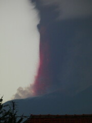 Etna en &eacute;ruption au petit matin