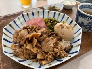 美味しそうなルーローハン、台湾料理