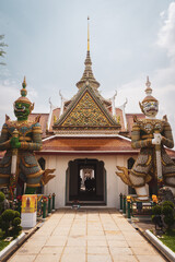 Fototapeta premium inside wat arun temple in Bangkok