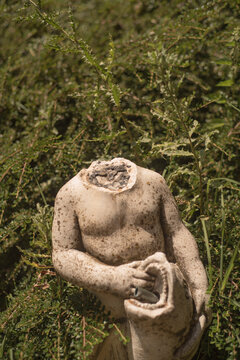 Escultura de jard&iacute;n sin cabeza