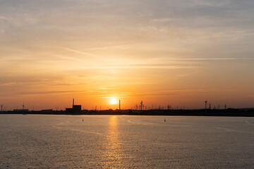 Hafen bei Sonnenuntergang