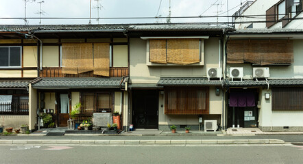 Fototapeta premium 京町屋、京都の古い一軒屋、日本の和風建築、京都の木造建築