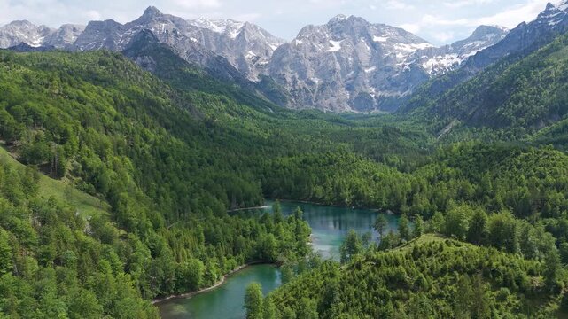 Drohnenaufnahmen vom sch&ouml;nen &Ouml;dsee im Salzkammergut in Gr&uuml;nau im Almtal, &Ouml;sterreich
