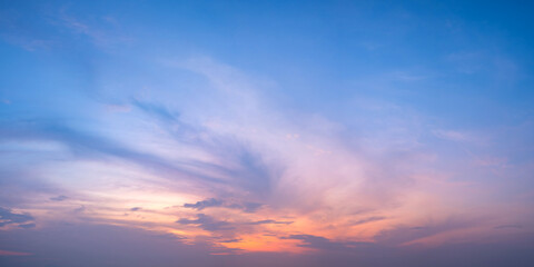Obraz premium Dramatic panorama sky with cloud on twilight time.