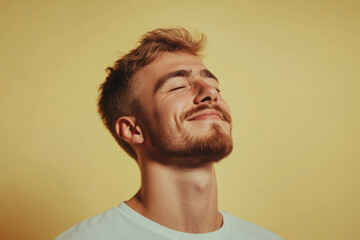 Obraz premium A close up of a man's face with his eyes closed