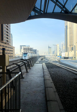 Estaci&oacute;n de metro en Dubai