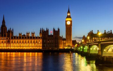 Obraz premium Big Ben tower of Houses of Parliament at night, London, UK