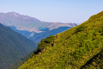 Station de sports d’hiver de Luchon-Superbagnères en été à l’horizon depuis le Plateau du...