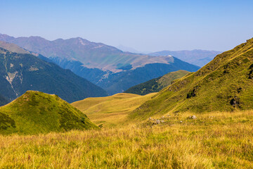 Naklejka premium Station de sports d’hiver de Luchon-Superbagnères en été à l’horizon depuis le Plateau du Campsaure, à la frontière franco-espagnole