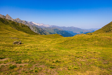 Panorama sur les Pyrénées françaises depuis le Plateau du Campsaure, à la frontière franco-espagnole