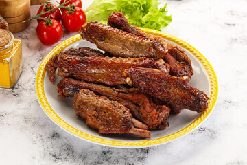 Roasted duck wings with sauce