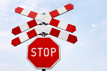 The international stop sign used in railways.