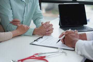 Doctors examine brain X-ray results of a patient who suffered a concussion after an accident. and inform patients of symptoms and methods of treatment health care