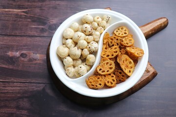 Crispy lotus stem chips and roasted makhana, perfectly spiced and golden brown, offer a delightful crunch and unique flavor. Ideal for healthy snacking or as a gourmet appetizer. kurkuri Kamal kakdi. 