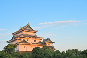 Fototapeta premium 朝日を浴びた和歌山城天守 和歌山県和歌山市