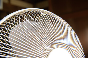 扇風機のカバーに付いた大量の埃