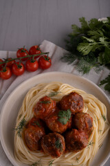 meatball, spaghetti, pasta, meal, dinner, food, meat, tomato, plate, sauce, lunch, dish, noodle, italian, beef, cooked, table, photography, ball, color image