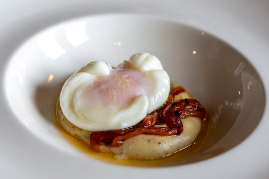 poached egg with roasted red peppers on a bed of parmentier