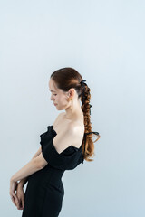 黒いウェディングドレスを着た花嫁
