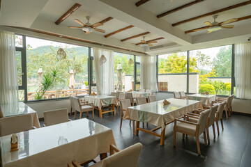 Restaurant in the lakeside hotel