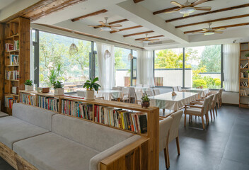 Restaurant in the lakeside hotel