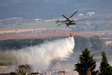 Fototapeta premium Firefighting helicopter in action