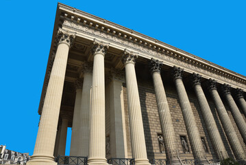 Colonnade de l'église de la Madeleine à Paris. France