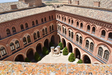 Castillo con base triangular en Belmonte - patio de armas