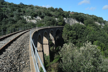 Il viadotto ferroviario abbandonato nel comune di Sassari, sopra Badde Tolta