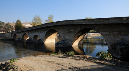 Fototapeta premium The Historical Stone Bridge in the town of Taskopru in Kastamonu, Turkey, was built in 1366. 