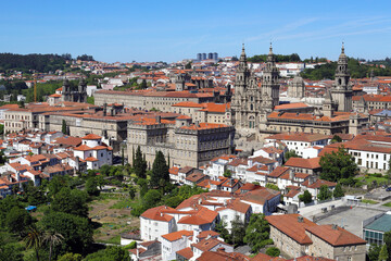 Vista de Santiago de compostela desde una monta&ntilde;a rusa