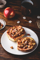 French toasts with caramelized apple