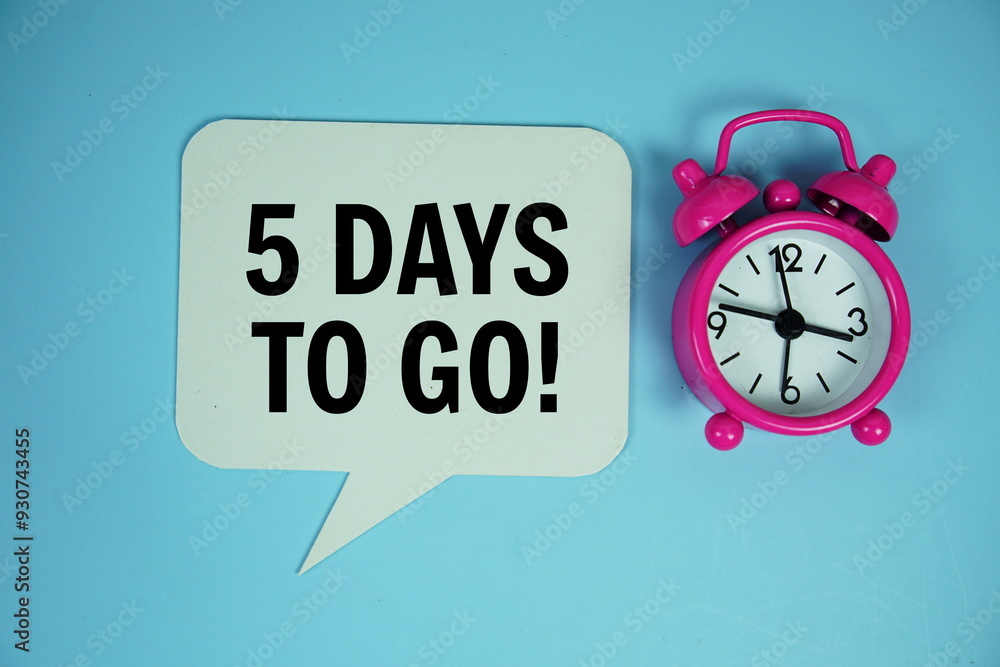 Poster 5 days to go days to go text on speech bluble with alarm clock top view on blue background