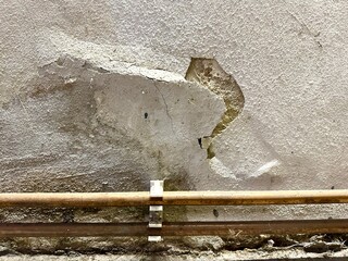 dampness moisture destruction on the walls