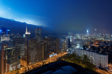 Fototapeta premium 夜の高層マンションからの眺め