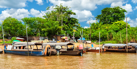 Obraz premium Pirogues on the Maroni River in Saint Laurent at the border with Suriname, French Guiana