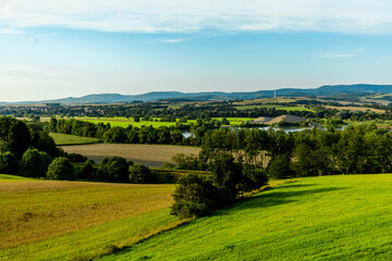 Fototapeta premium Unterwegs an einen spätsommerlichen Tal mit Blick in das wunderschöne Werratal bei Breitungen - Thüringen - Deutschland