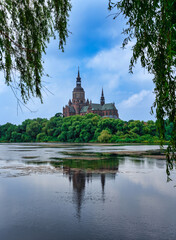 Obraz premium Marienkirche und Frankenteich in Stralsund