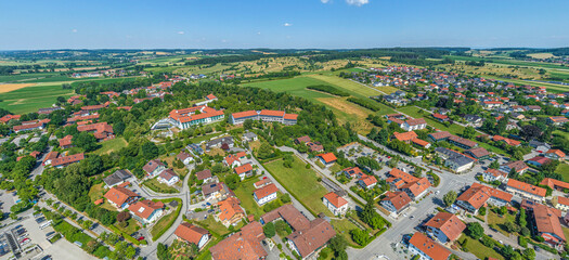 Das Kurzentrum der Germeinde Bad Birnbach im Niederbayerischen Bäderdreieck aus der Luft
