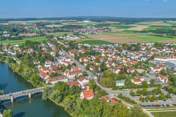 Die große Kreisstadt Neuburg im Luftbild, Blick auf die Vorstadt nördlich der Donau