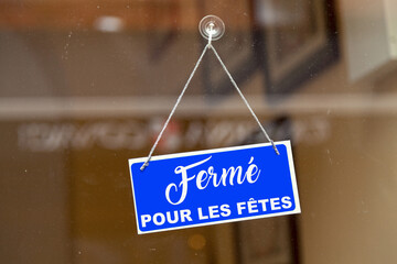 Closed for the holidays - Sign written in French