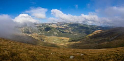 Obraz premium Mountain landscape in Parang mountains, Romania. Panoramic view.