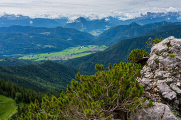 Naklejka premium A view to the green Chiemgau nature while hiking 