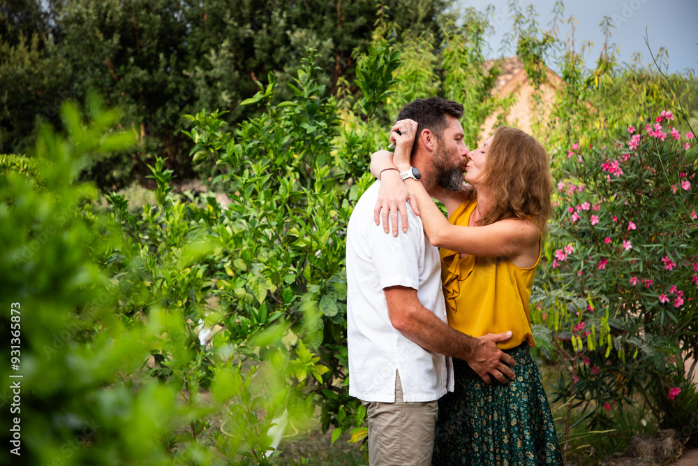 Wall mural happy couple in exotic green garden