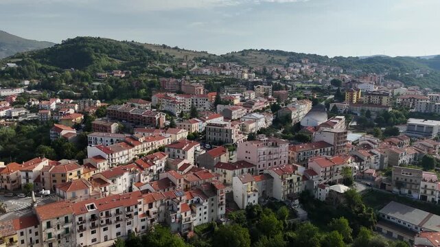 Vista aerea di Agnone, Isernia, Molise, Italia.
Ripresa aerea del centro storico di Agnone, meta turistica del centro Italia famosa per la costruzione delle campane delle chiese.
