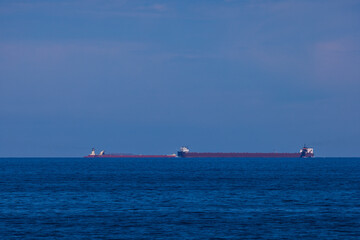 Obraz premium Two Ships Passing Each Other On Lake Superior