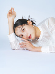 おしゃれな女性の美容・スキンケアイメージ
